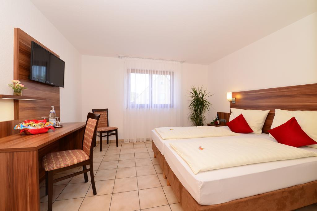 Hotel Am Buchwald Έσλινγκεν Δωμάτιο φωτογραφία
